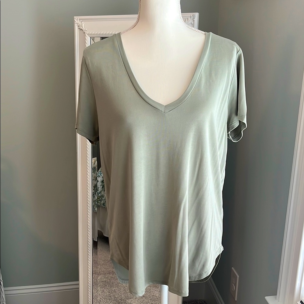 BKE Core top, sage green, size L.